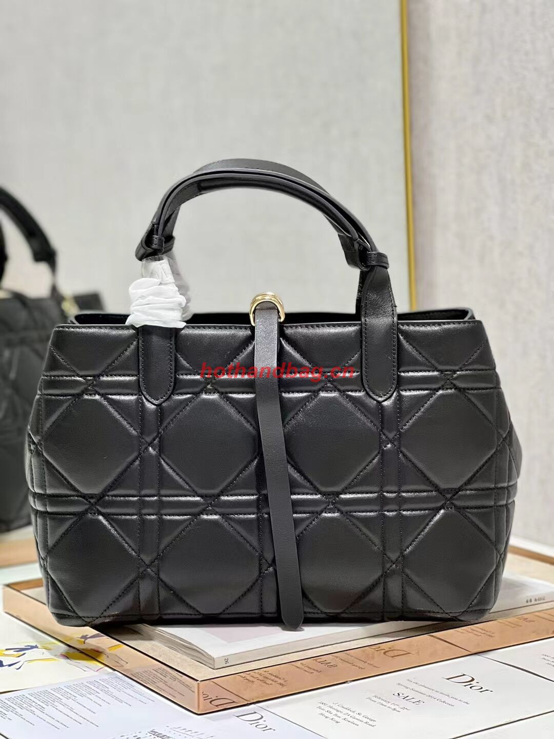 LADY DIOR TOP HANDLE MEDIUM BAG Latte Cannage Lambskin C0089 BLACK&GOLD LADY DIOR TOP HANDLE MEDIUM BAG Latte Cannage Lambskin C0089 BLACK&GOLD
