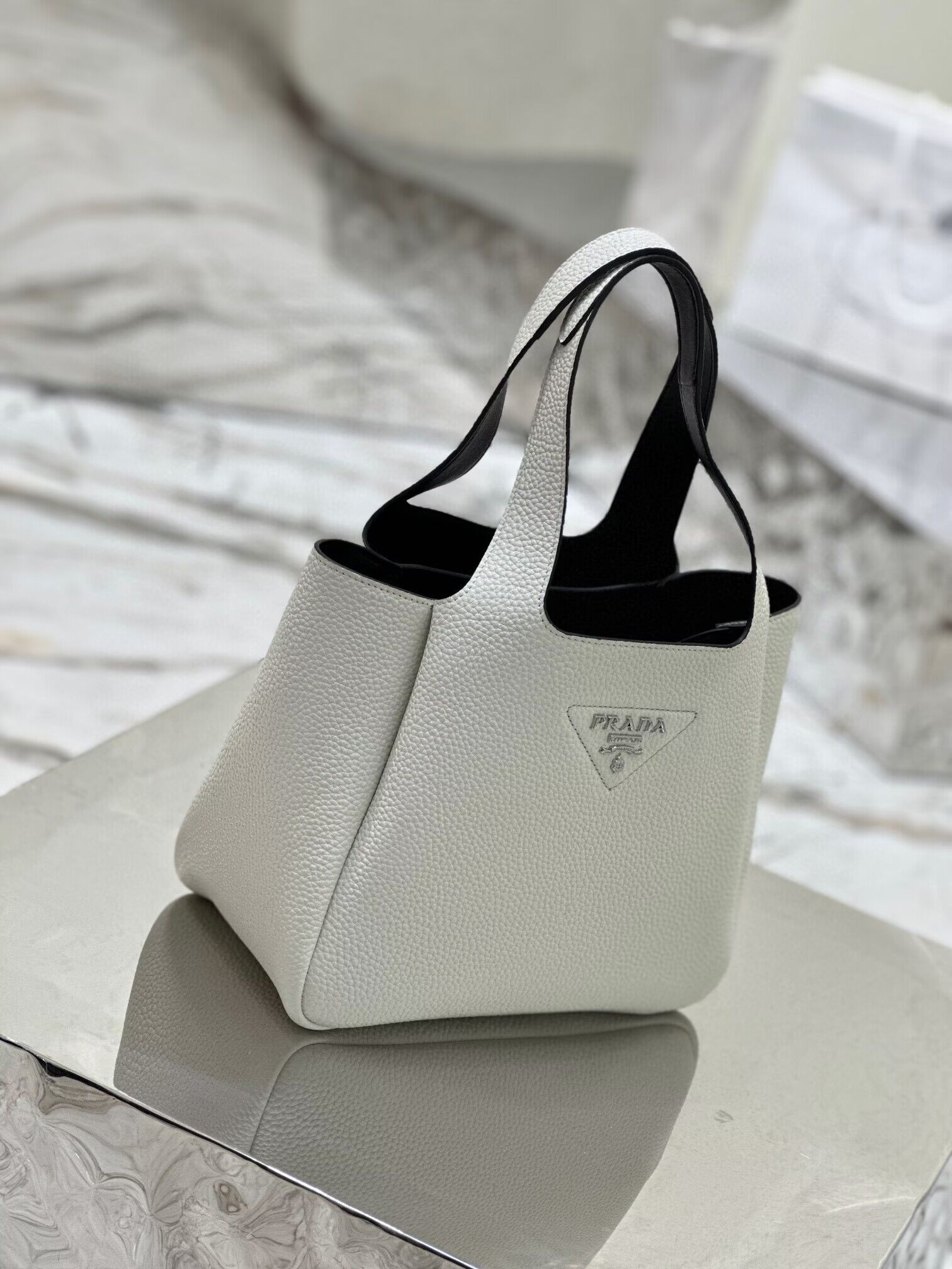 Prada Original Calfskin Bag Tote 1BG335 White&Black Prada Original Calfskin Bag Tote 1BG335 White&Black