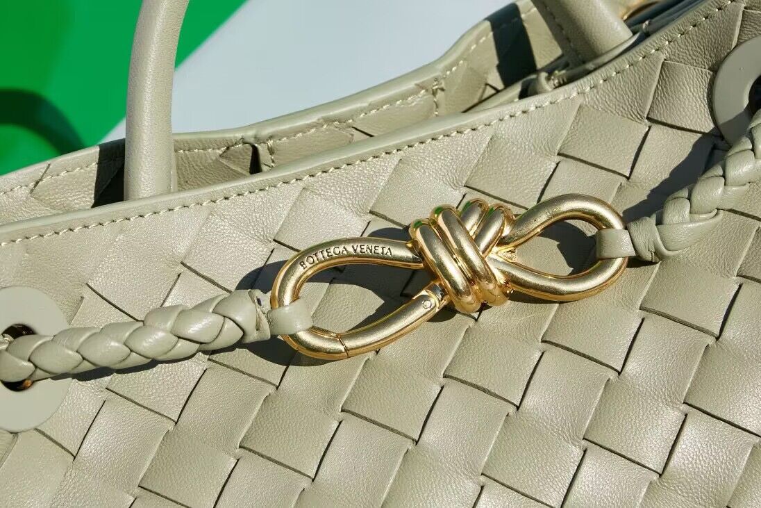 Bottega Veneta Andiamo Small Intrecciato Leather Tote 743572 Light green Bottega Veneta Andiamo Small Intrecciato Leather Tote 743572 Light green