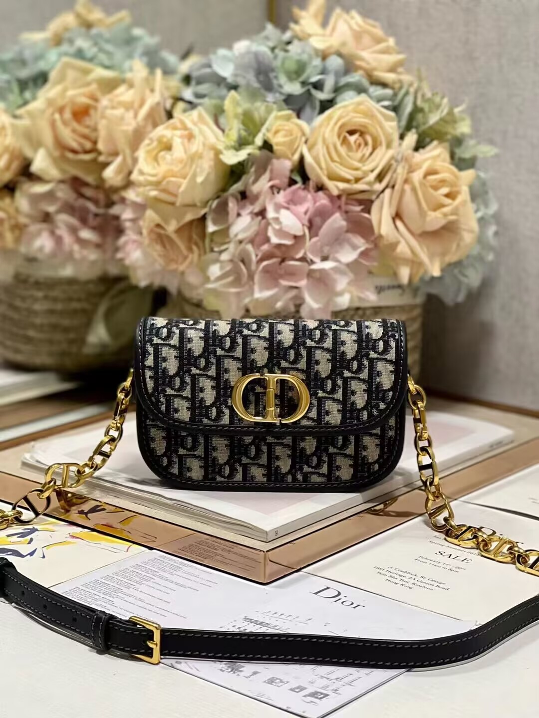 DIOR SMALL 30 MONTAIGNE AVENUE BAG Blue Dior Oblique Jacquard M9261UT DIOR SMALL 30 MONTAIGNE AVENUE BAG Blue Dior Oblique Jacquard M9261UT