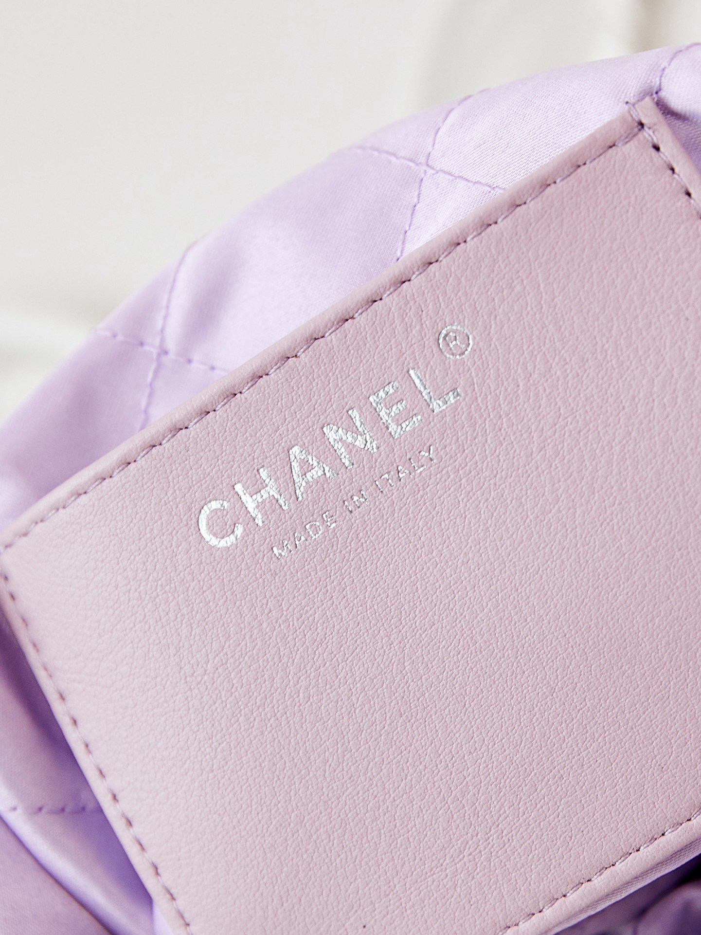 CHANEL 22 MINI HANDBAG AS3980 White & Light purple CHANEL 22 MINI HANDBAG AS3980 White & Light purple