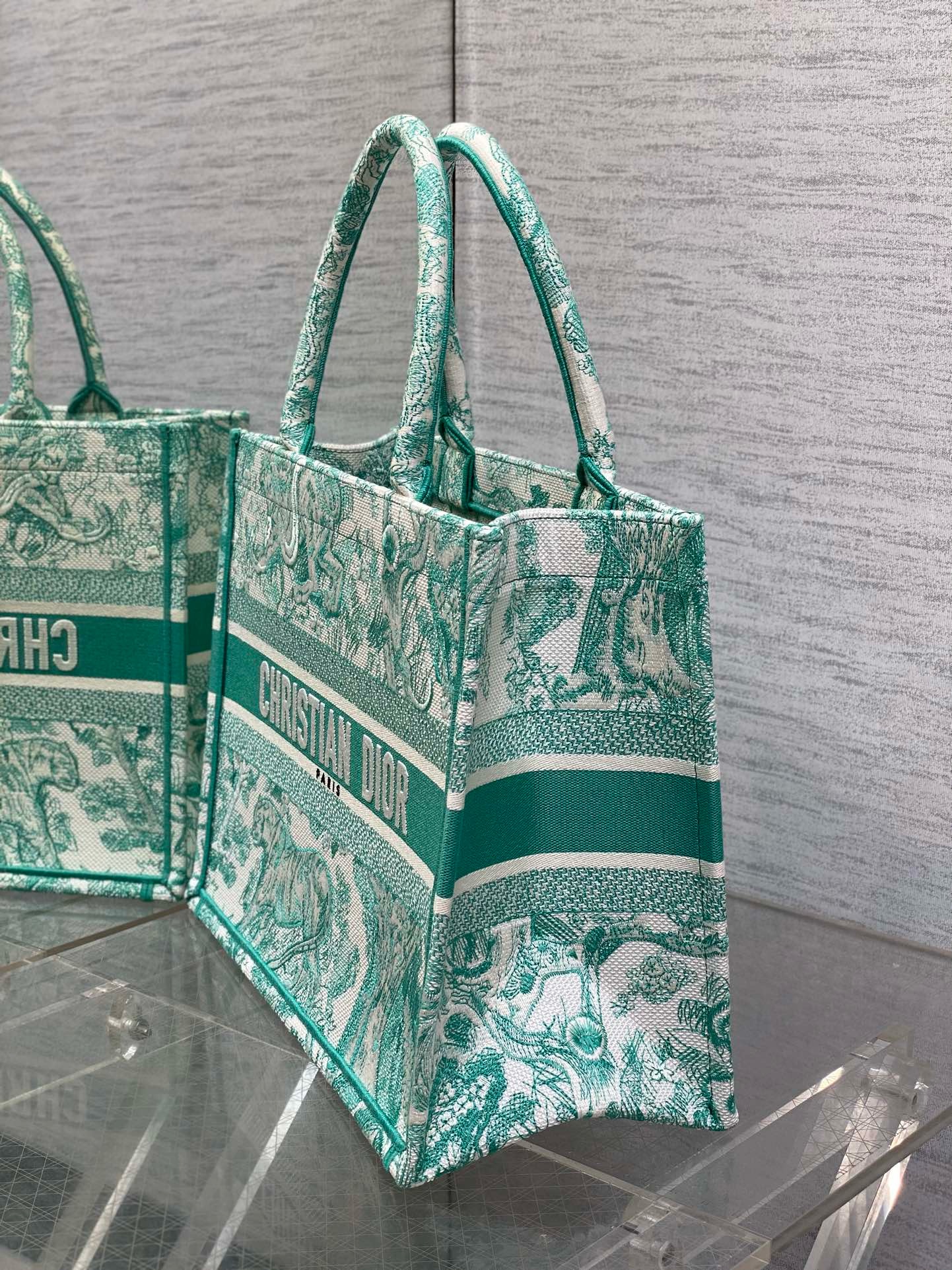 Medium Dioriviera Dior Book Tote Aquamarina Toile de Jouy Embroidery M1296ZTD Medium Dioriviera Dior Book Tote Aquamarina Toile de Jouy Embroidery M1296ZTD