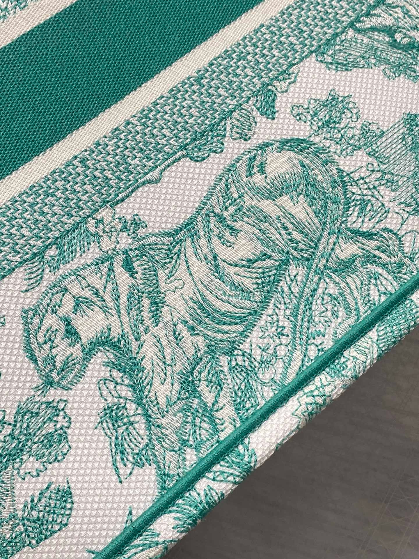 Medium Dioriviera Dior Book Tote Aquamarina Toile de Jouy Embroidery M1296ZTD Medium Dioriviera Dior Book Tote Aquamarina Toile de Jouy Embroidery M1296ZTD