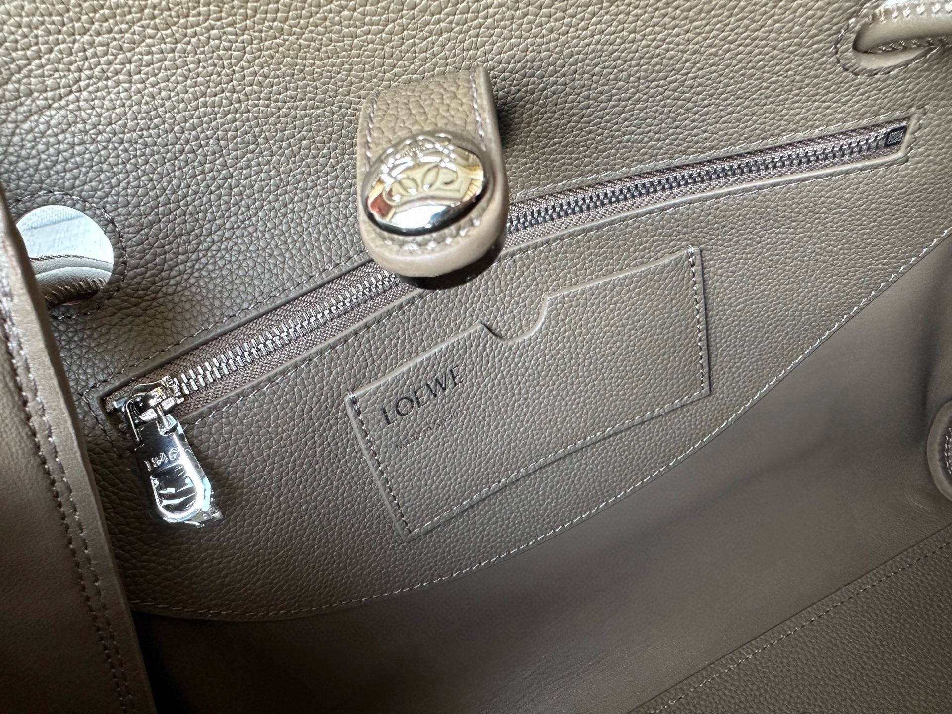 Loewe Madrid Original Leather Anagram Pebble Bag LE0255 Gray Loewe Madrid Original Leather Anagram Pebble Bag LE0255 Gray