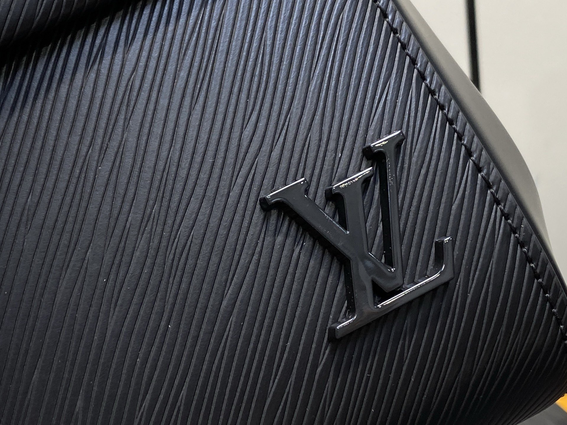 Louis Vuitton Cluny MM EPI Leather M58931 Black Louis Vuitton Cluny MM EPI Leather M58931 Black
