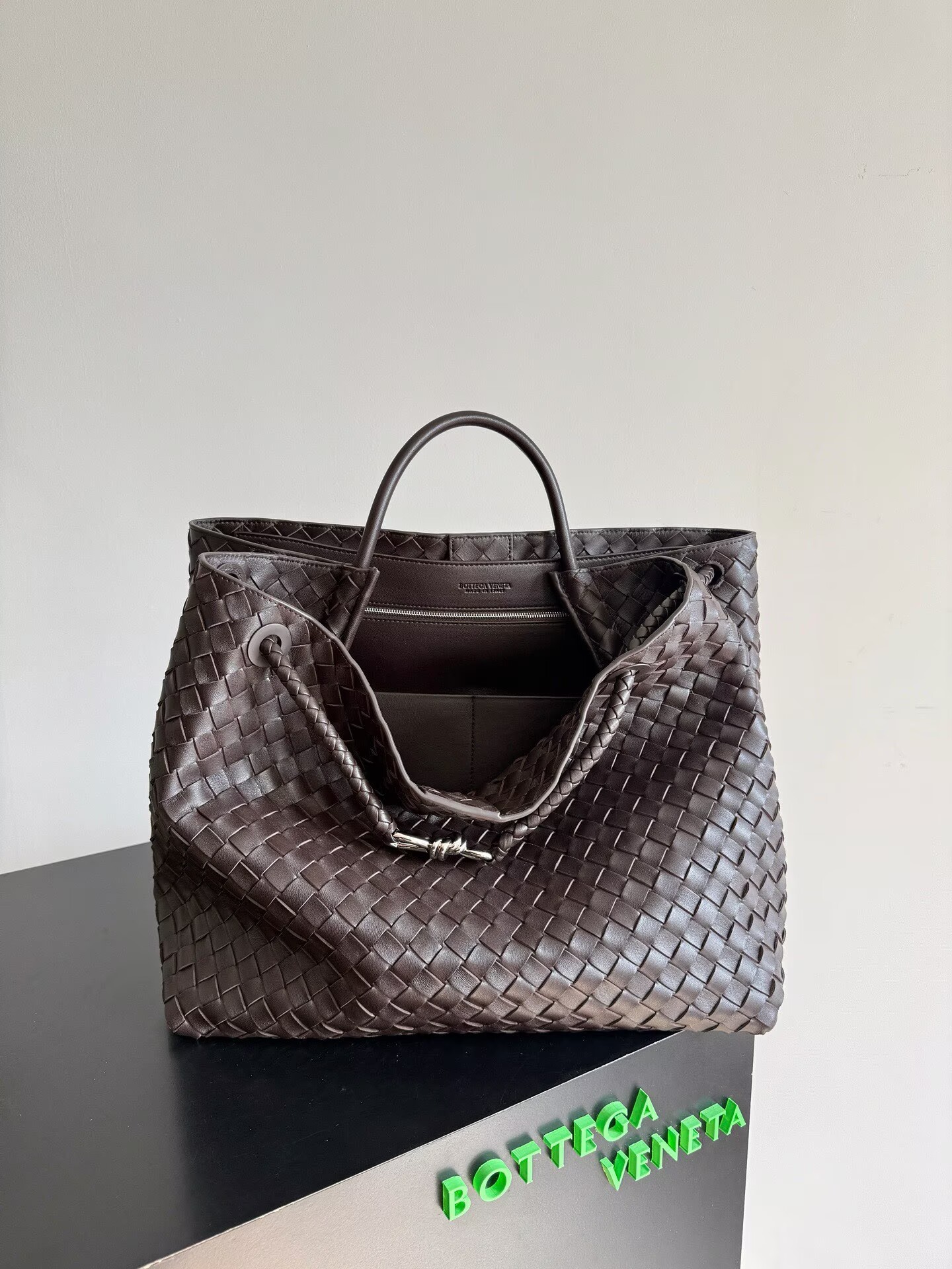Bottega Veneta Andiamo Pepites Original Leather Large Bag 743575 Fondant
