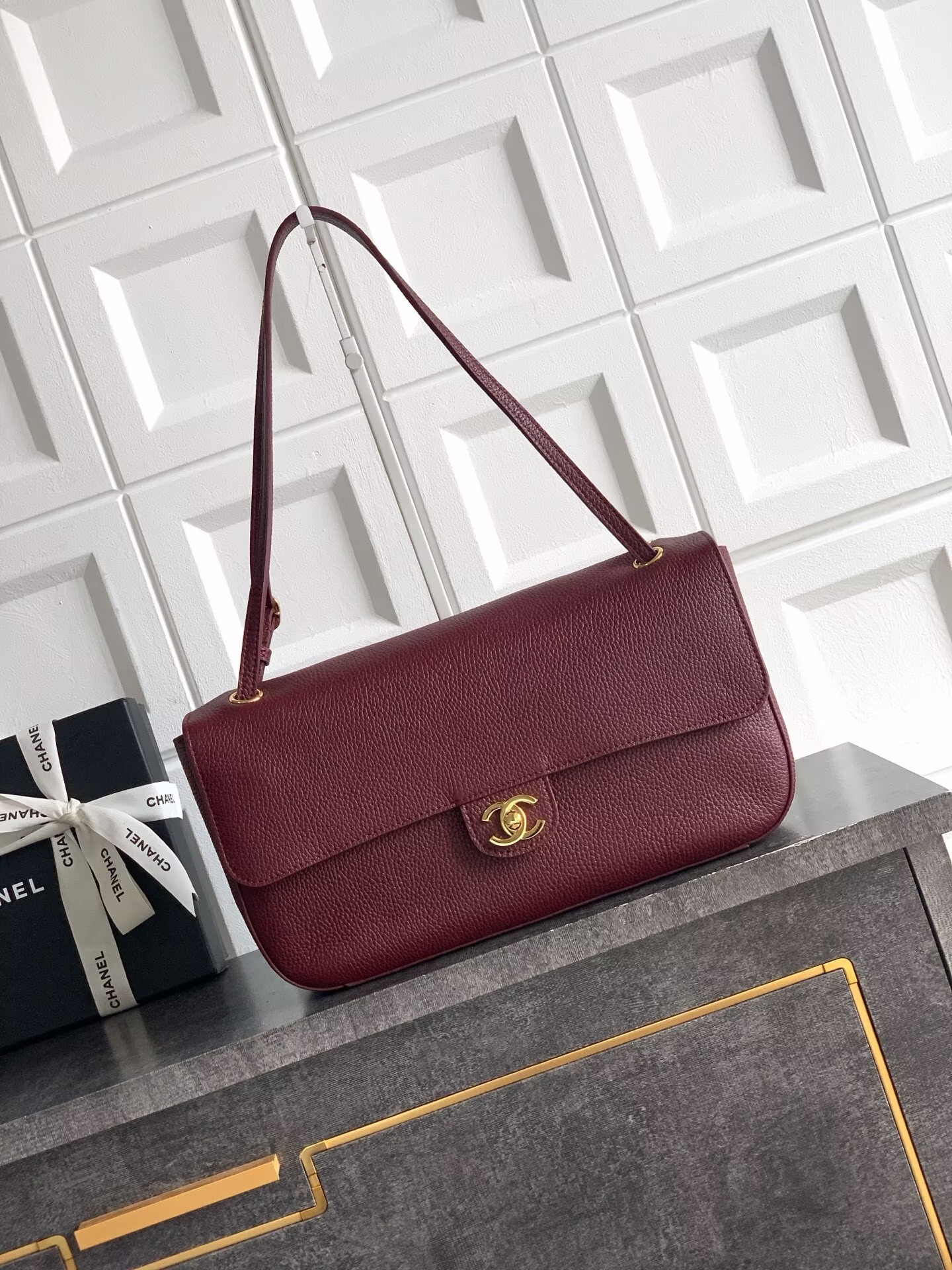 Chanel SPRING SUMMER 2026 MAXI FLAP BAG Grained Calfskin & Gold-Tone Metal AS6231 Burgundy