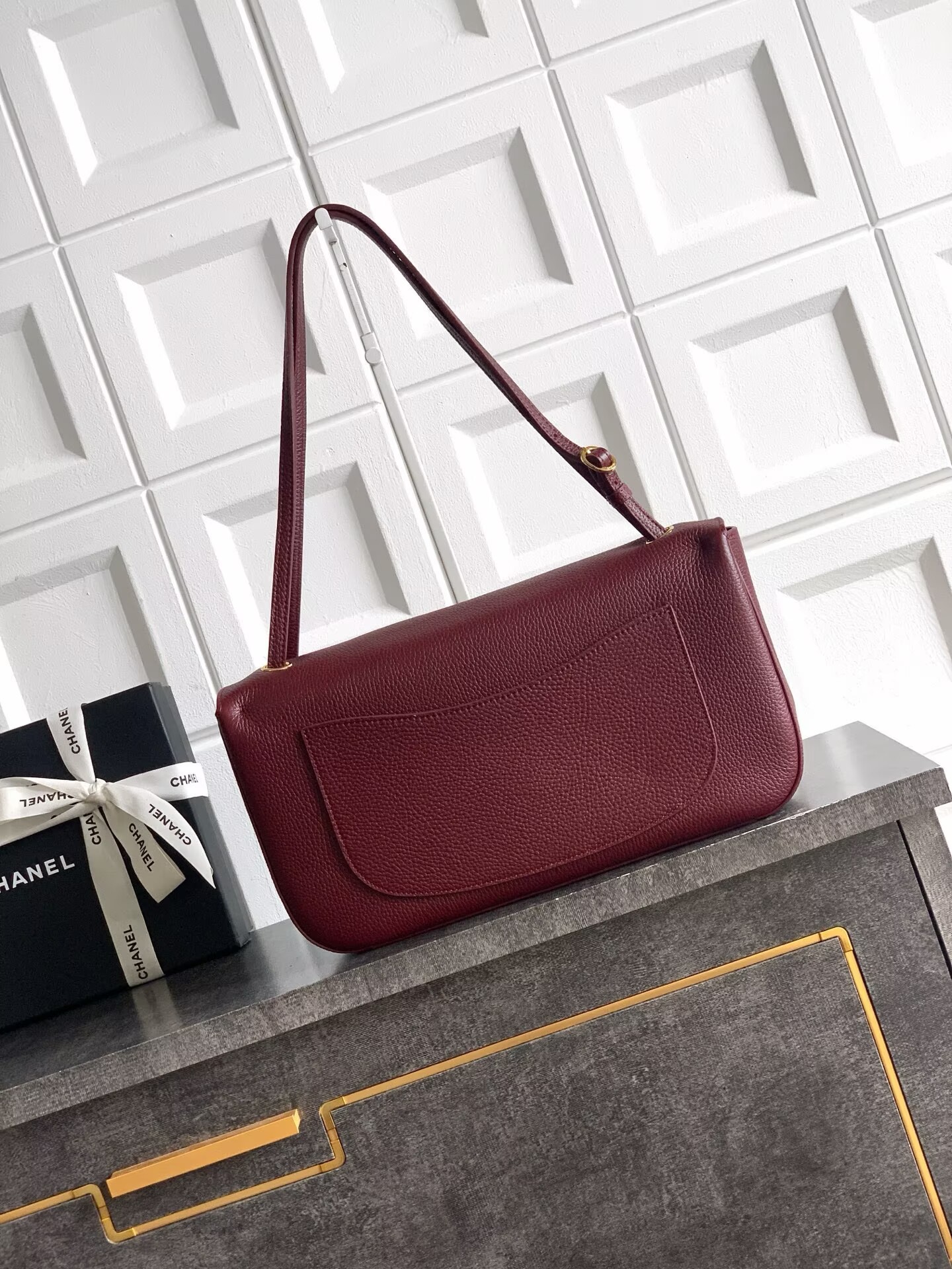 Chanel SPRING SUMMER 2026 MAXI FLAP BAG Grained Calfskin & Gold-Tone Metal AS6231 Burgundy Chanel SPRING SUMMER 2026 MAXI FLAP BAG Grained Calfskin & Gold-Tone Metal AS6231 Burgundy