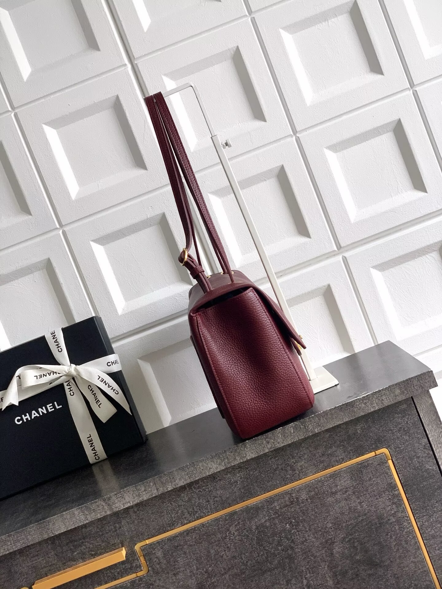 Chanel SPRING SUMMER 2026 MAXI FLAP BAG Grained Calfskin & Gold-Tone Metal AS6231 Burgundy Chanel SPRING SUMMER 2026 MAXI FLAP BAG Grained Calfskin & Gold-Tone Metal AS6231 Burgundy