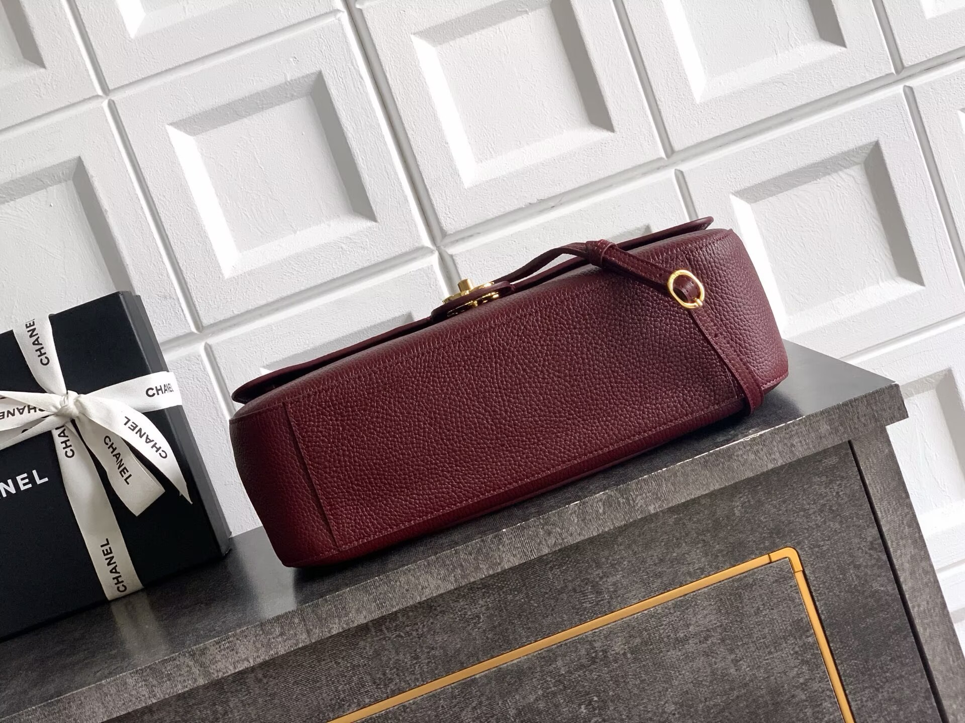 Chanel SPRING SUMMER 2026 MAXI FLAP BAG Grained Calfskin & Gold-Tone Metal AS6231 Burgundy Chanel SPRING SUMMER 2026 MAXI FLAP BAG Grained Calfskin & Gold-Tone Metal AS6231 Burgundy