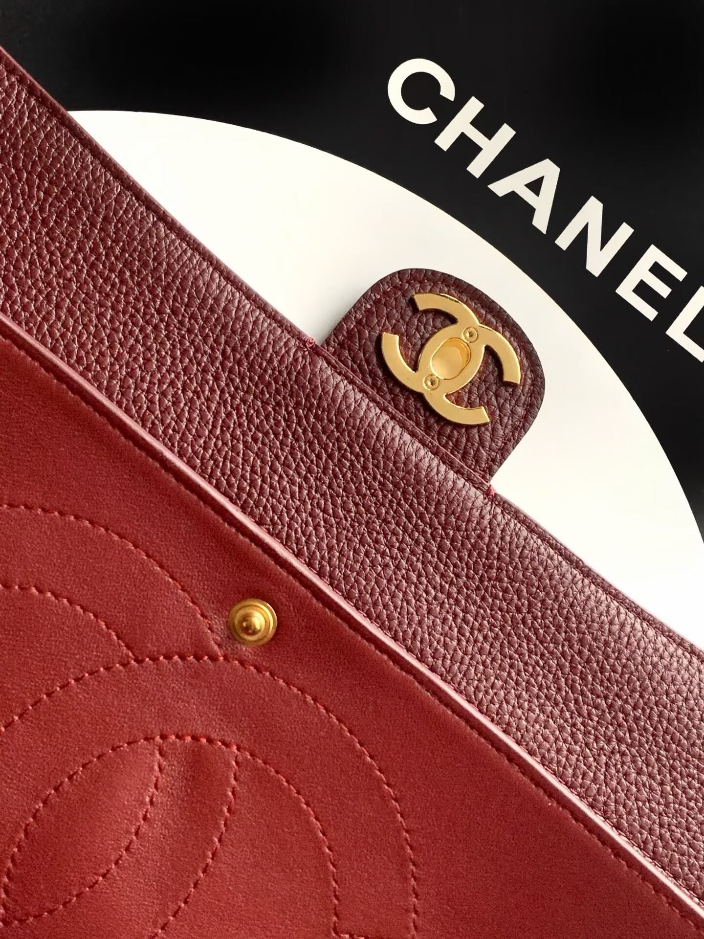 Chanel SPRING SUMMER 2026 MAXI FLAP BAG Grained Calfskin & Gold-Tone Metal AS6231 Burgundy Chanel SPRING SUMMER 2026 MAXI FLAP BAG Grained Calfskin & Gold-Tone Metal AS6231 Burgundy