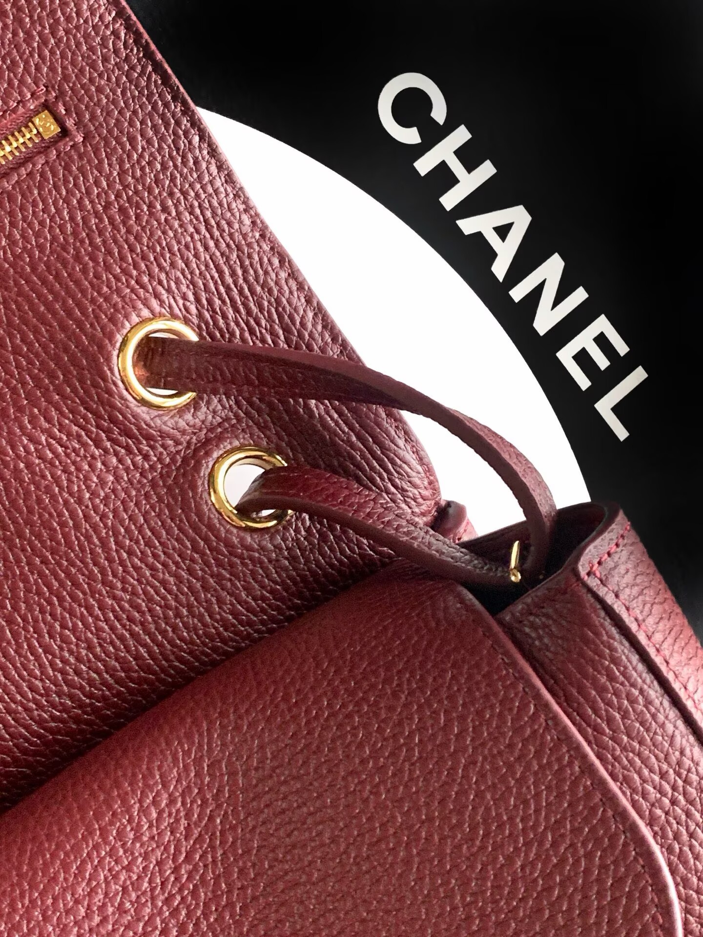 Chanel SPRING SUMMER 2026 MAXI FLAP BAG Grained Calfskin & Gold-Tone Metal AS6231 Burgundy Chanel SPRING SUMMER 2026 MAXI FLAP BAG Grained Calfskin & Gold-Tone Metal AS6231 Burgundy