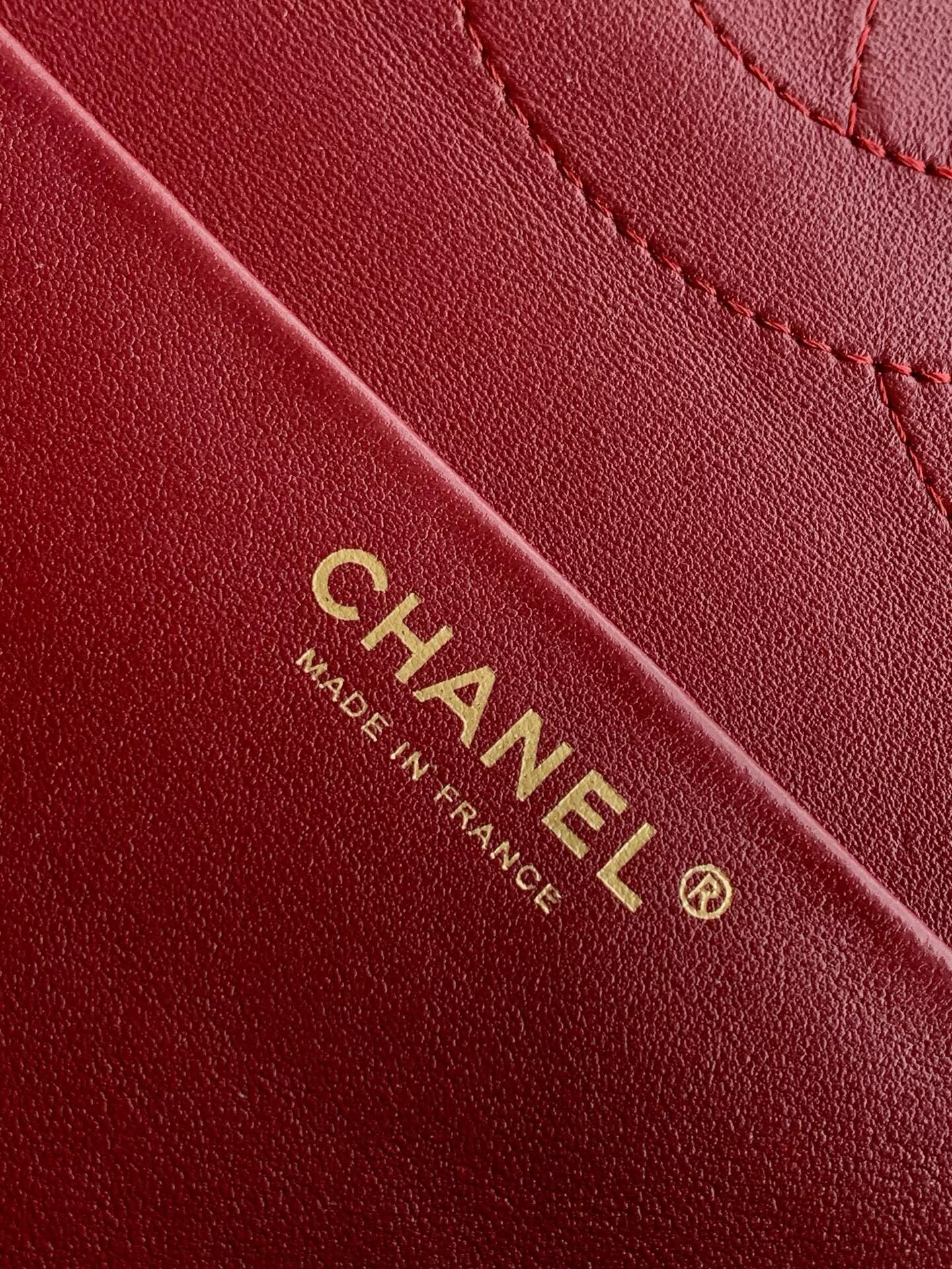 Chanel SPRING SUMMER 2026 MAXI FLAP BAG Grained Calfskin & Gold-Tone Metal AS6231 Burgundy Chanel SPRING SUMMER 2026 MAXI FLAP BAG Grained Calfskin & Gold-Tone Metal AS6231 Burgundy