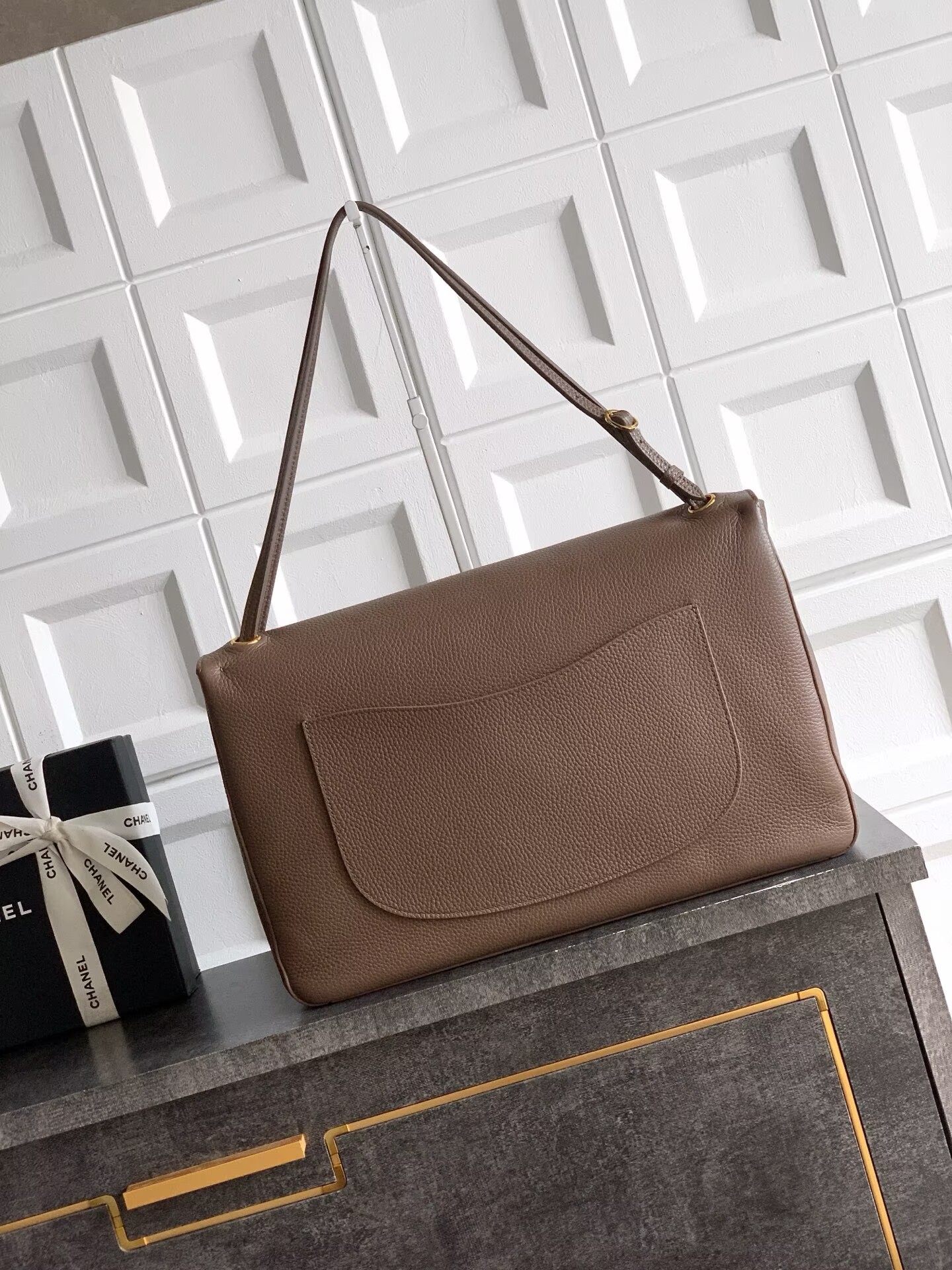 Chanel SPRING SUMMER 2026 MAXI FLAP BAG Grained Calfskin & Gold-Tone Metal AS6233 Brown Chanel SPRING SUMMER 2026 MAXI FLAP BAG Grained Calfskin & Gold-Tone Metal AS6233 Brown