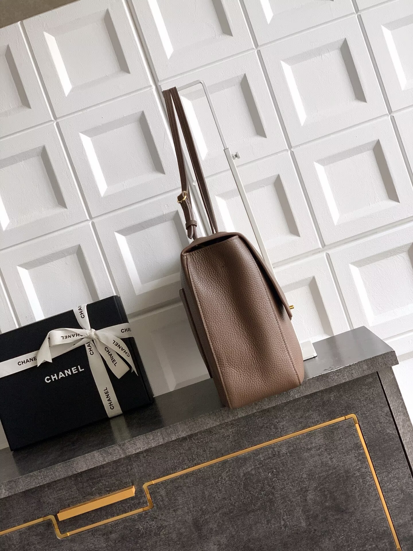 Chanel SPRING SUMMER 2026 MAXI FLAP BAG Grained Calfskin & Gold-Tone Metal AS6233 Brown Chanel SPRING SUMMER 2026 MAXI FLAP BAG Grained Calfskin & Gold-Tone Metal AS6233 Brown