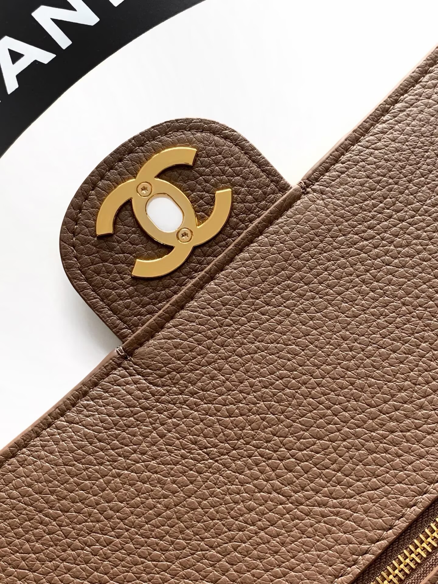 Chanel SPRING SUMMER 2026 MAXI FLAP BAG Grained Calfskin & Gold-Tone Metal AS6233 Brown Chanel SPRING SUMMER 2026 MAXI FLAP BAG Grained Calfskin & Gold-Tone Metal AS6233 Brown