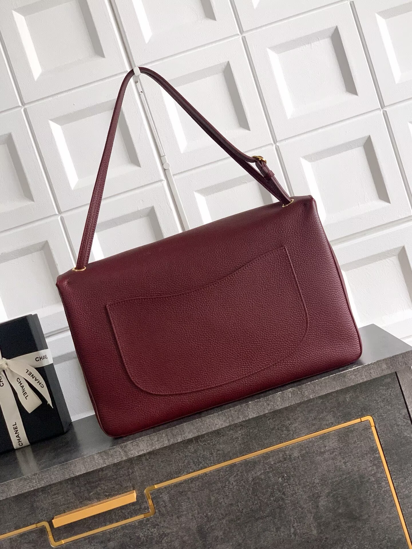 Chanel SPRING SUMMER 2026 MAXI FLAP BAG Grained Calfskin & Gold-Tone Metal AS6233 Burgundy Chanel SPRING SUMMER 2026 MAXI FLAP BAG Grained Calfskin & Gold-Tone Metal AS6233 Burgundy