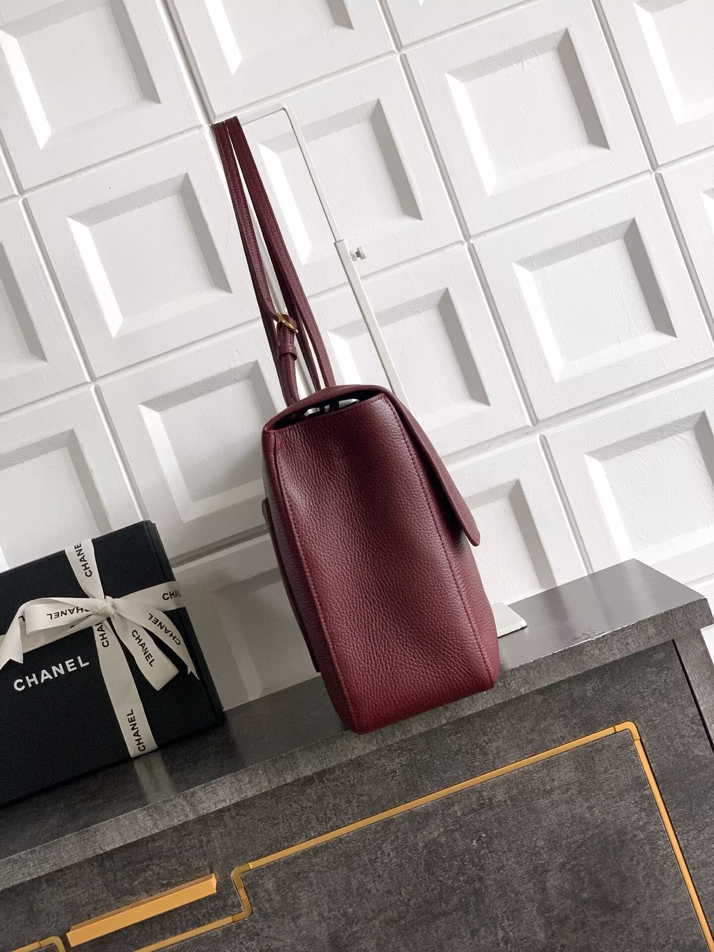 Chanel SPRING SUMMER 2026 MAXI FLAP BAG Grained Calfskin & Gold-Tone Metal AS6233 Burgundy Chanel SPRING SUMMER 2026 MAXI FLAP BAG Grained Calfskin & Gold-Tone Metal AS6233 Burgundy