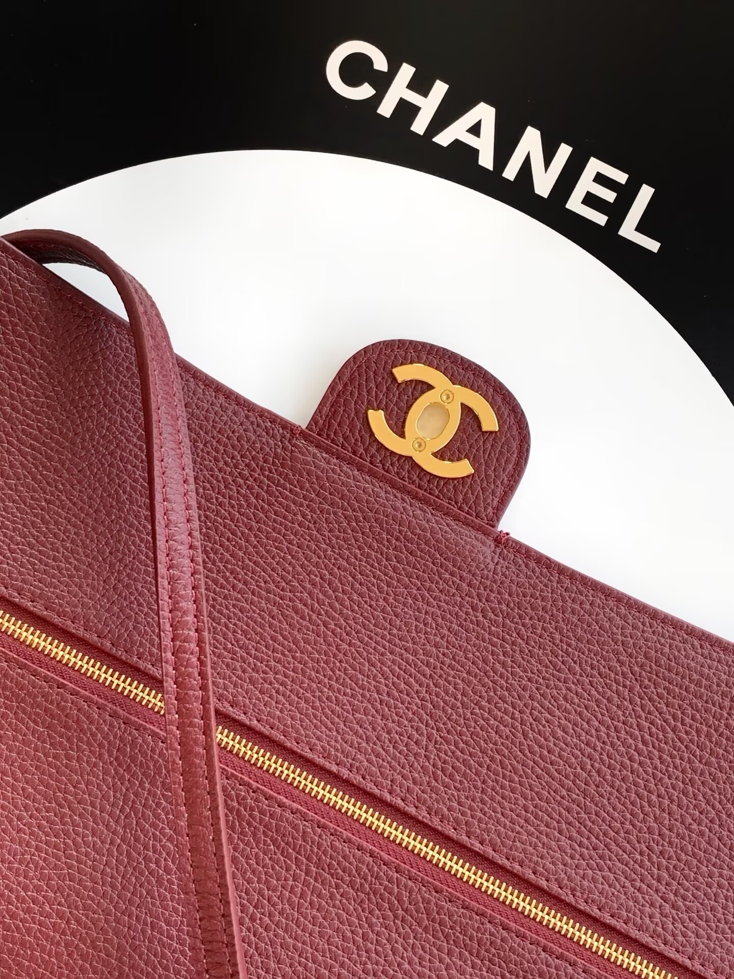 Chanel SPRING SUMMER 2026 MAXI FLAP BAG Grained Calfskin & Gold-Tone Metal AS6233 Burgundy Chanel SPRING SUMMER 2026 MAXI FLAP BAG Grained Calfskin & Gold-Tone Metal AS6233 Burgundy