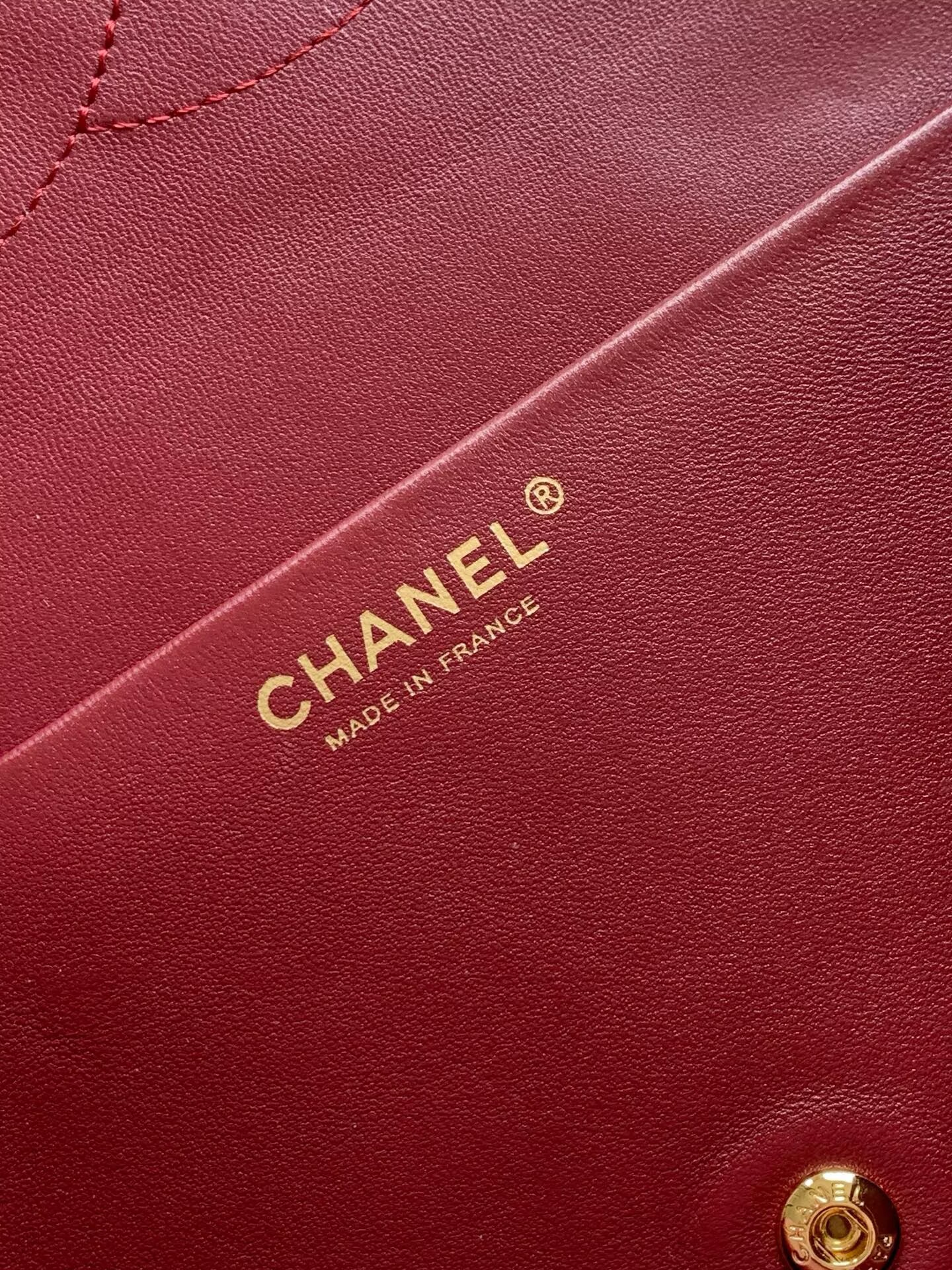 Chanel SPRING SUMMER 2026 MAXI FLAP BAG Grained Calfskin & Gold-Tone Metal AS6233 Burgundy Chanel SPRING SUMMER 2026 MAXI FLAP BAG Grained Calfskin & Gold-Tone Metal AS6233 Burgundy
