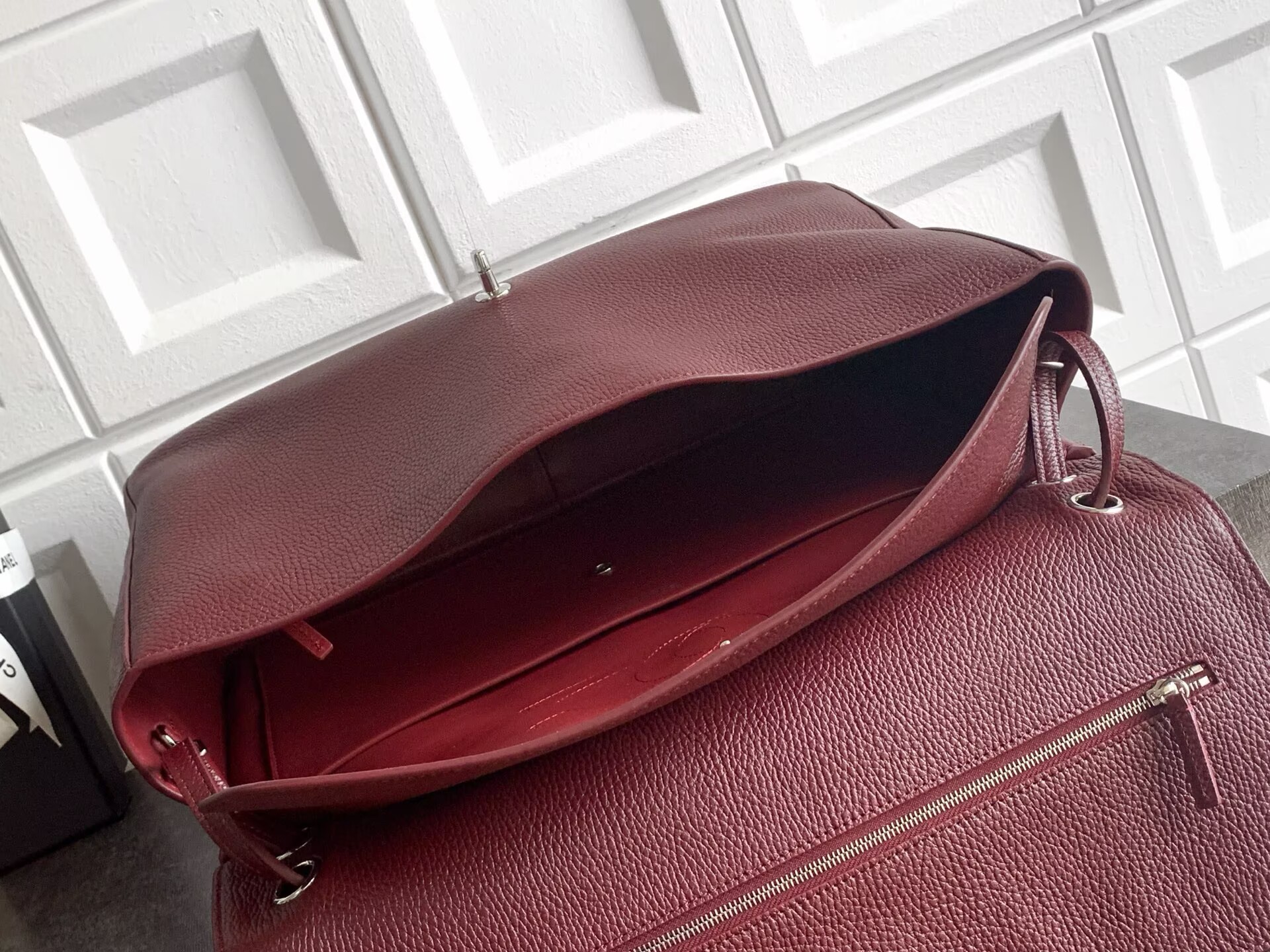 Chanel SPRING SUMMER 2026 MAXI FLAP BAG Grained Calfskin & Silver-Tone Metal AS6233 Burgundy Chanel SPRING SUMMER 2026 MAXI FLAP BAG Grained Calfskin & Silver-Tone Metal AS6233 Burgundy
