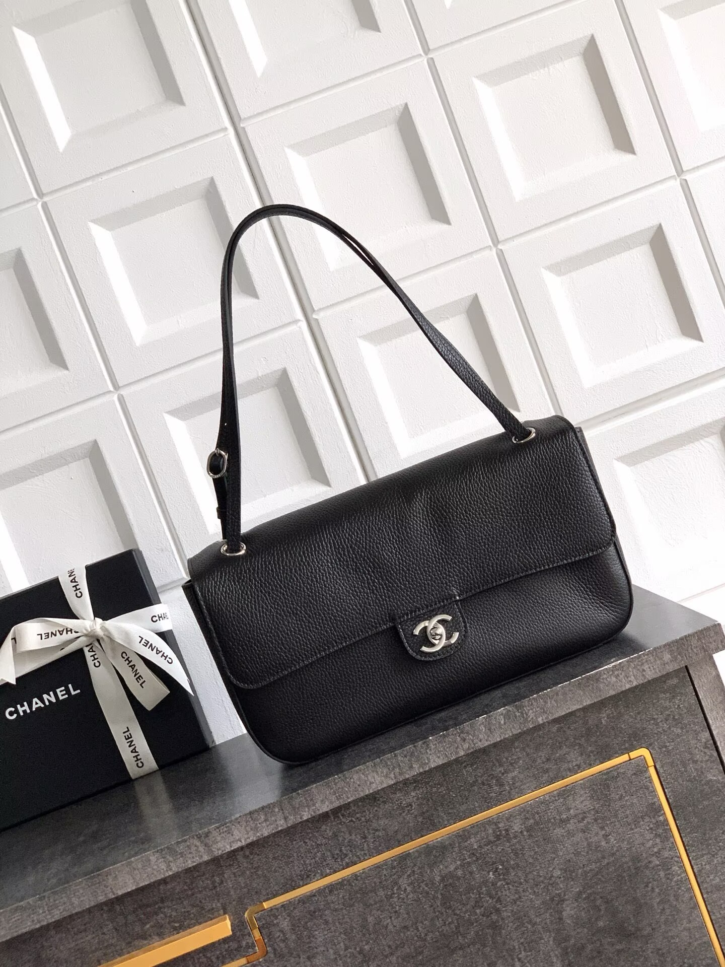 Chanel SPRING SUMMER 2026 MAXI FLAP BAG Grained Calfskin & Sliver-Tone Metal AS6231 Black
