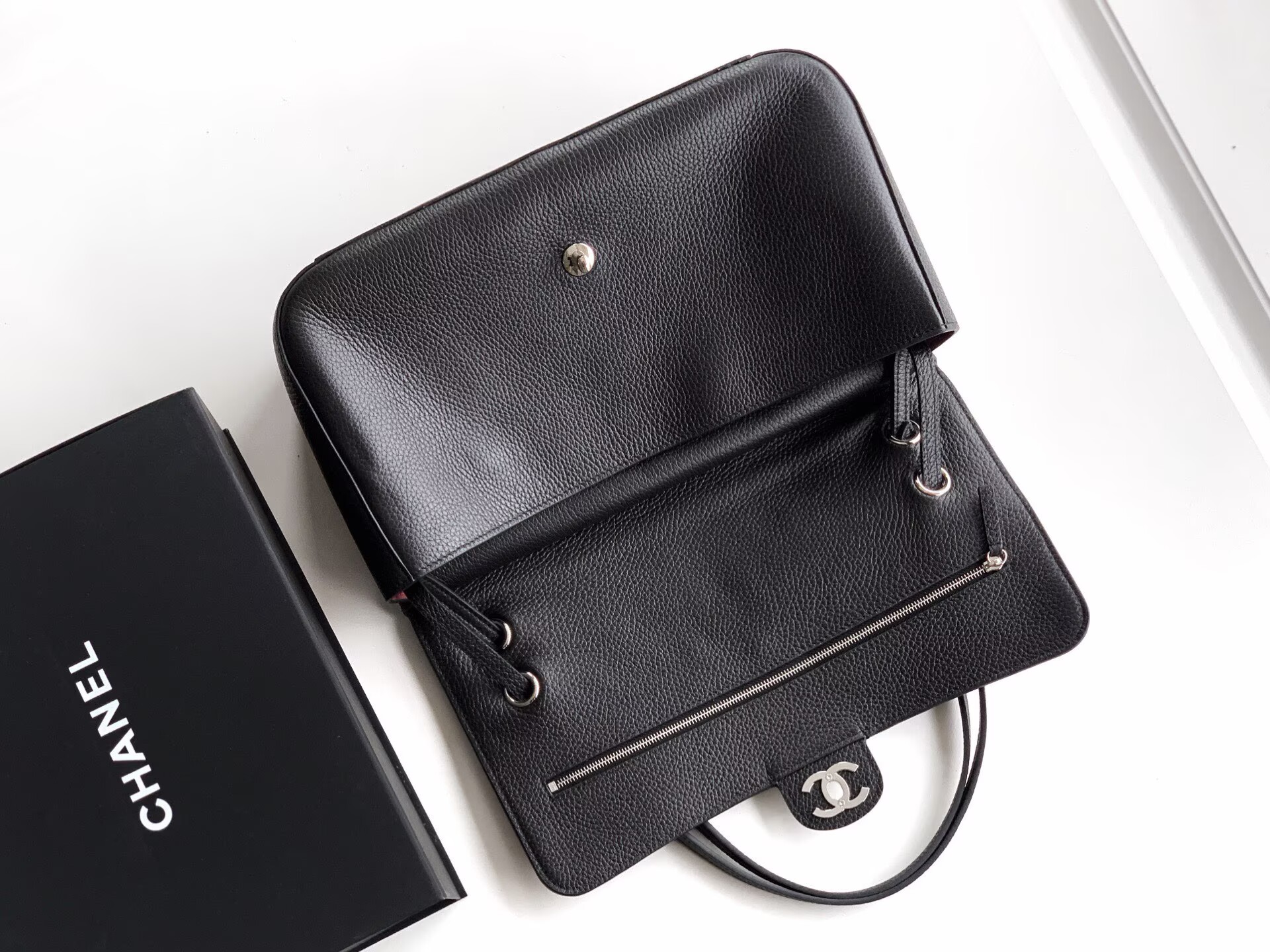 Chanel SPRING SUMMER 2026 MAXI FLAP BAG Grained Calfskin & Sliver-Tone Metal AS6231 Black Chanel SPRING SUMMER 2026 MAXI FLAP BAG Grained Calfskin & Sliver-Tone Metal AS6231 Black