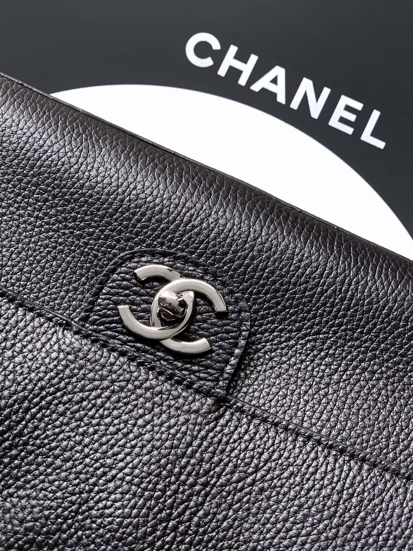 Chanel SPRING SUMMER 2026 MAXI FLAP BAG Grained Calfskin & Sliver-Tone Metal AS6231 Black Chanel SPRING SUMMER 2026 MAXI FLAP BAG Grained Calfskin & Sliver-Tone Metal AS6231 Black