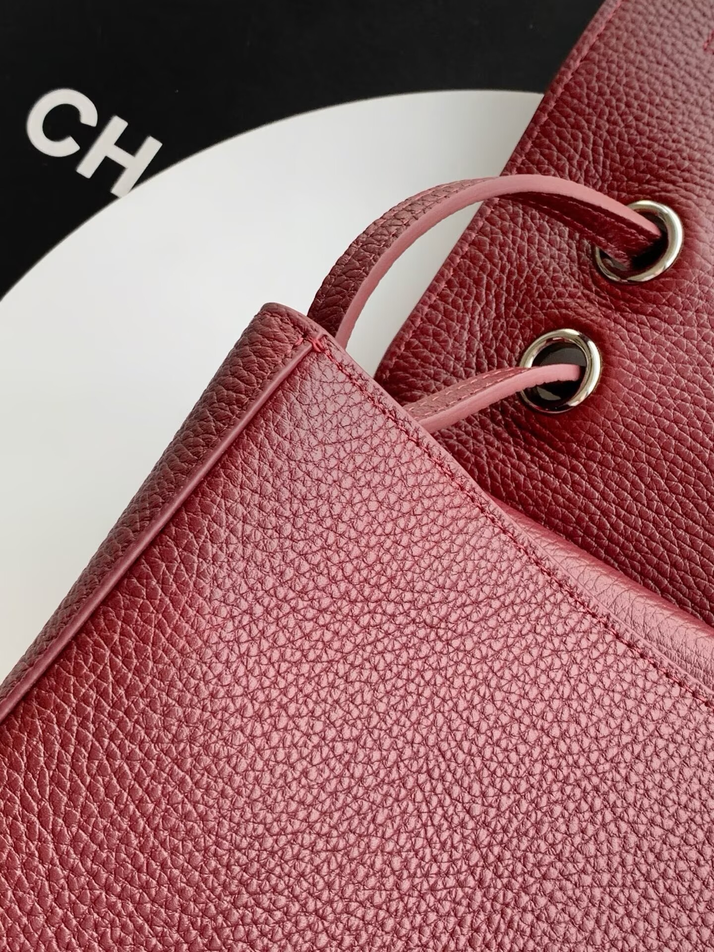 Chanel SPRING SUMMER 2026 MAXI FLAP BAG Grained Calfskin & Silver-Tone Metal AS6231 Burgundy Chanel SPRING SUMMER 2026 MAXI FLAP BAG Grained Calfskin & Silver-Tone Metal AS6231 Burgundy