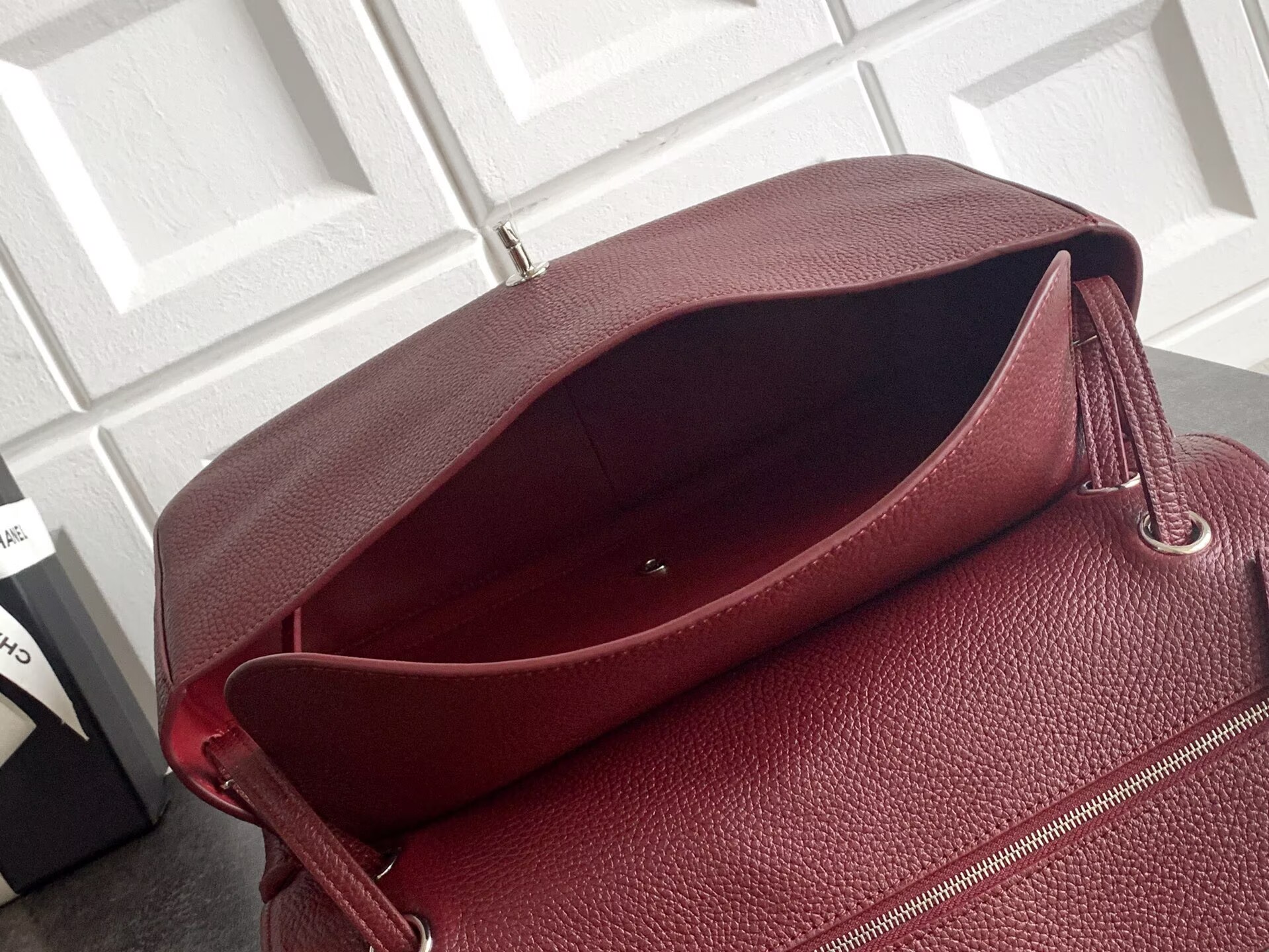 Chanel SPRING SUMMER 2026 MAXI FLAP BAG Grained Calfskin & Silver-Tone Metal AS6231 Burgundy Chanel SPRING SUMMER 2026 MAXI FLAP BAG Grained Calfskin & Silver-Tone Metal AS6231 Burgundy