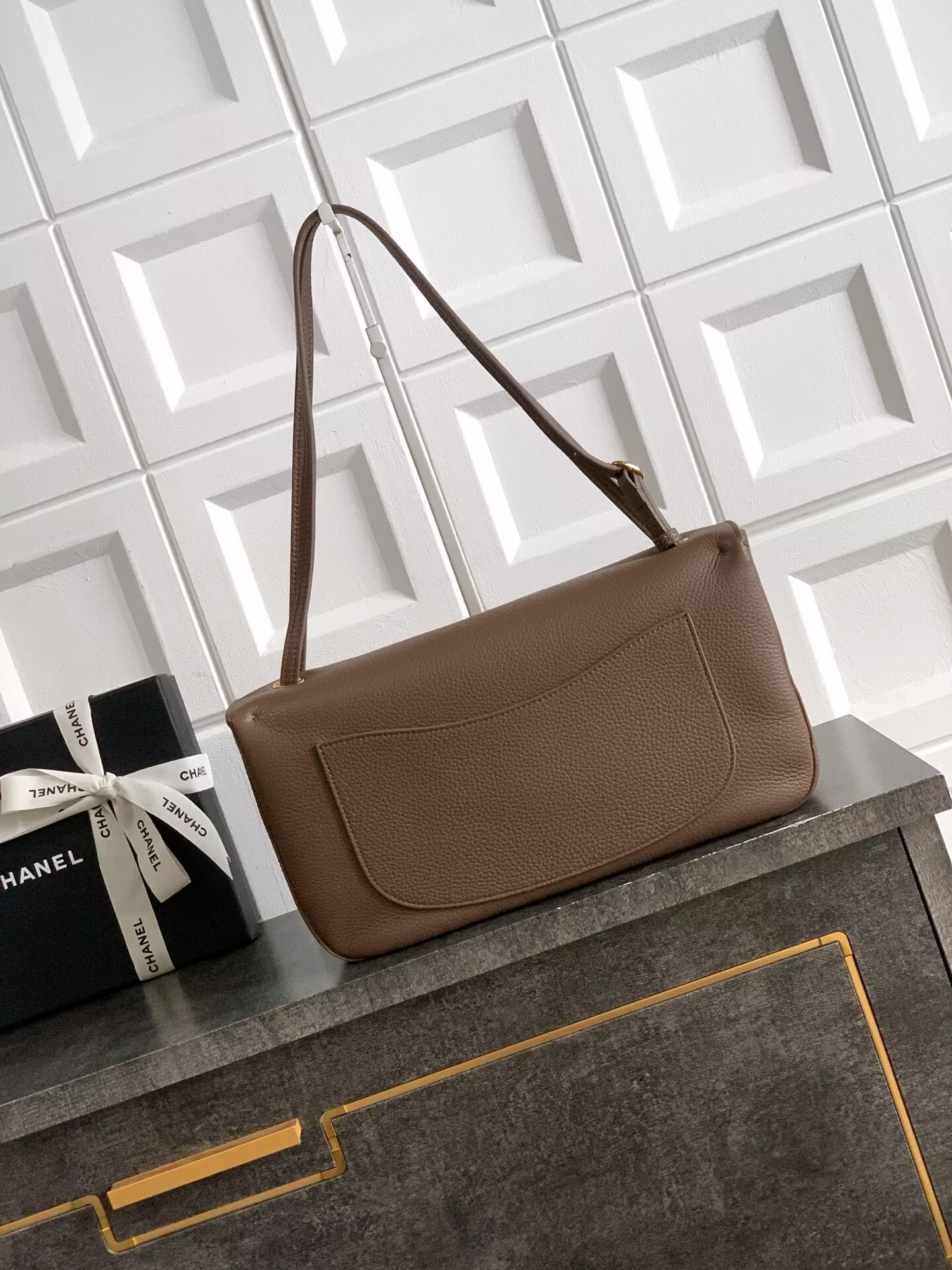 Chanel SPRING SUMMER 2026 MAXI FLAP BAG Grained Calfskin & Gold-Tone Metal AS6231 Brown