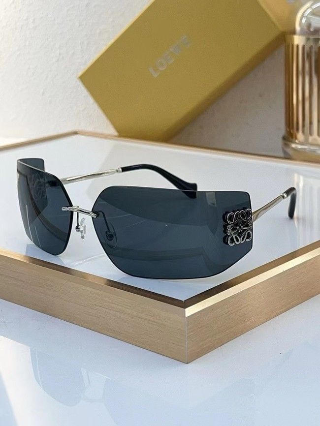 Loewe Sunglasses LWS000005
