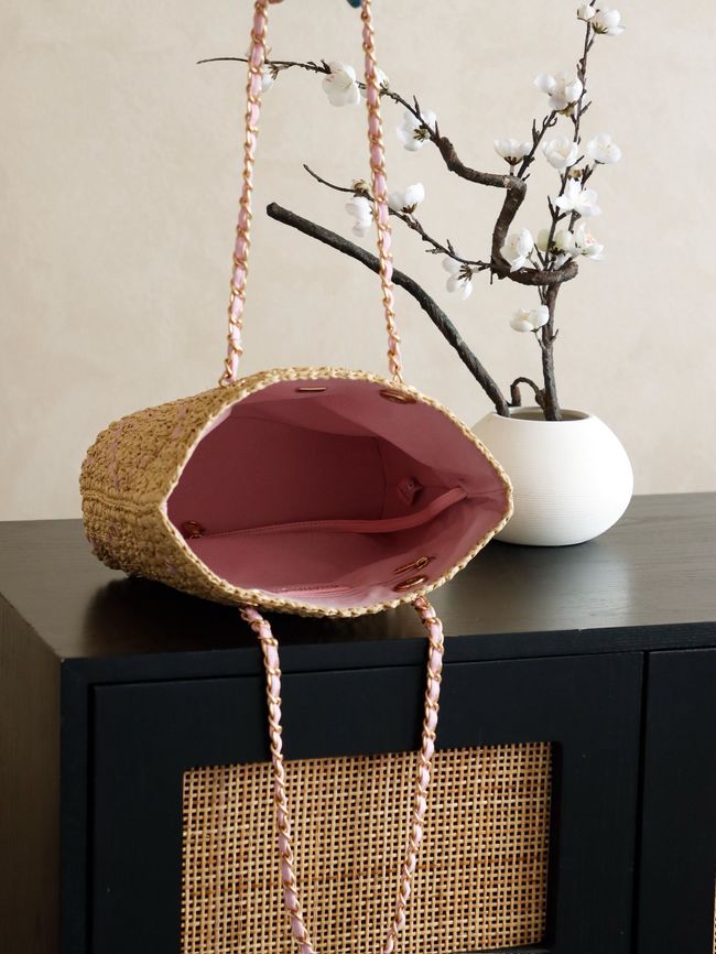 CHANEL Braided Straw Shoulder Bag AS5955 Apricot and pink CHANEL Braided Straw Shoulder Bag AS5955 Apricot and pink