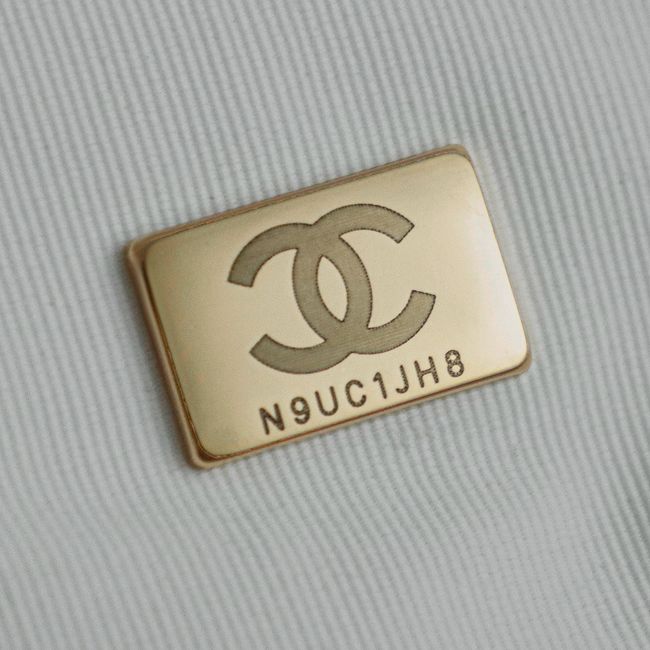 CHANEL Braided Straw Shoulder Bag AS5955 Apricot and white CHANEL Braided Straw Shoulder Bag AS5955 Apricot and white