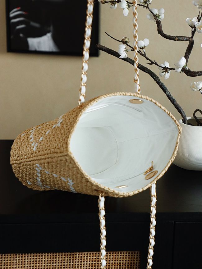 CHANEL Braided Straw Shoulder Bag AS5955 Apricot and white CHANEL Braided Straw Shoulder Bag AS5955 Apricot and white