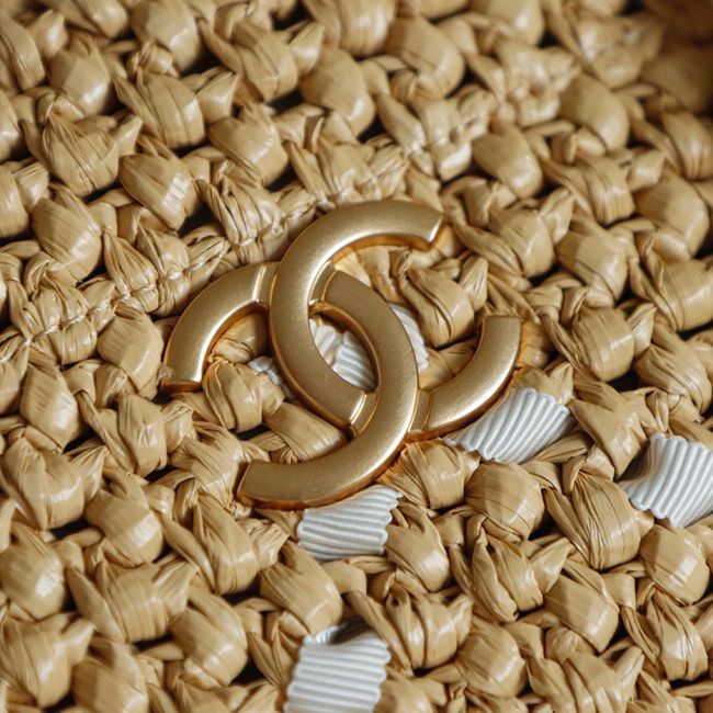 CHANEL Braided Straw Shoulder Bag AS5955 Apricot and white CHANEL Braided Straw Shoulder Bag AS5955 Apricot and white