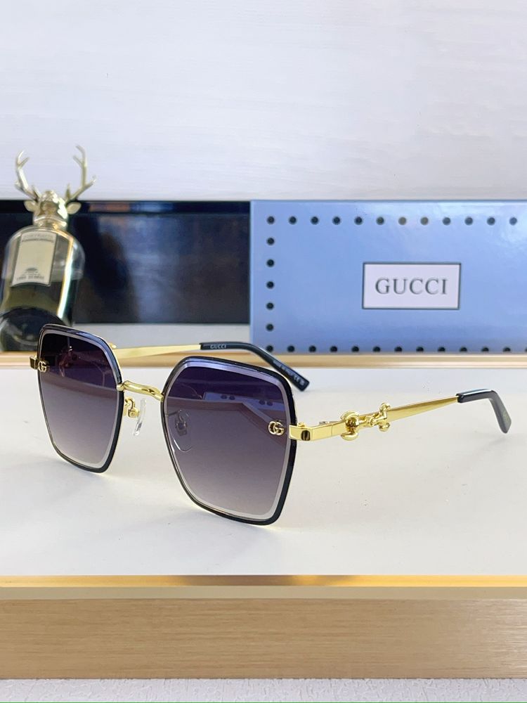 Gucci Sunglasses GUS00001-1