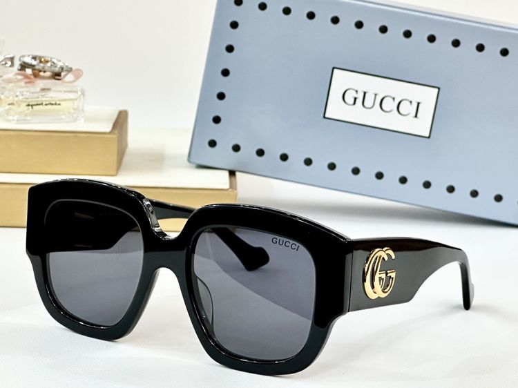 Gucci Sunglasses GUS00003-5