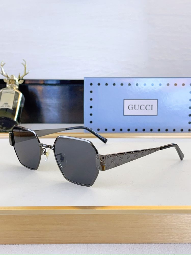 Gucci Sunglasses GUS00015-3