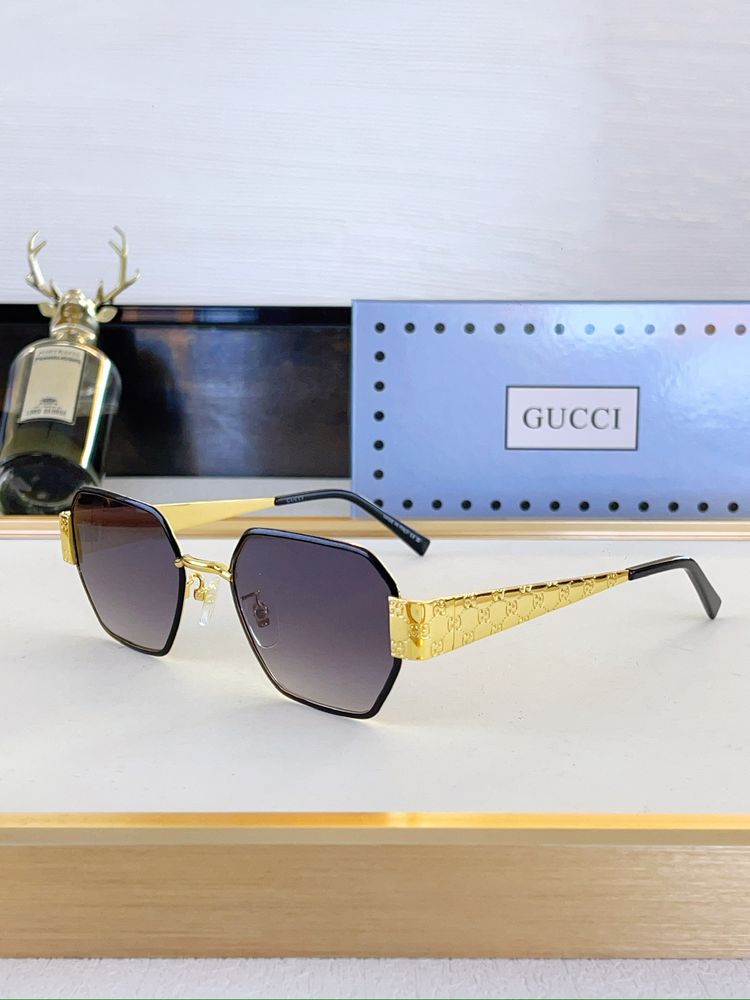 Gucci Sunglasses GUS00015-4