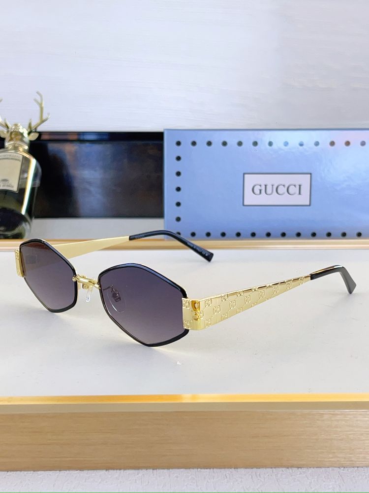 Gucci Sunglasses GUS00016-3