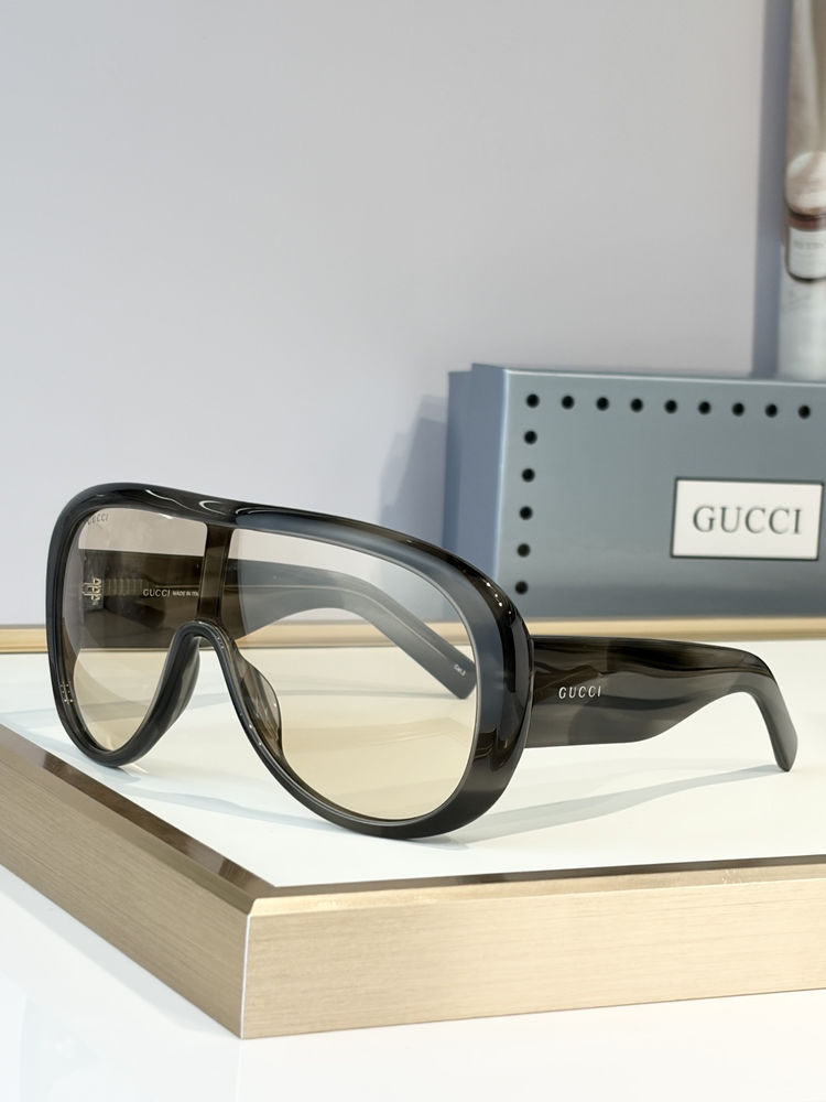 Gucci Sunglasses GUS00021-1