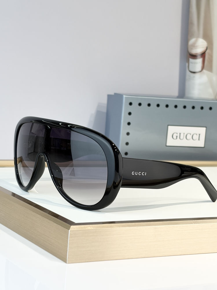 Gucci Sunglasses GUS00021-2
