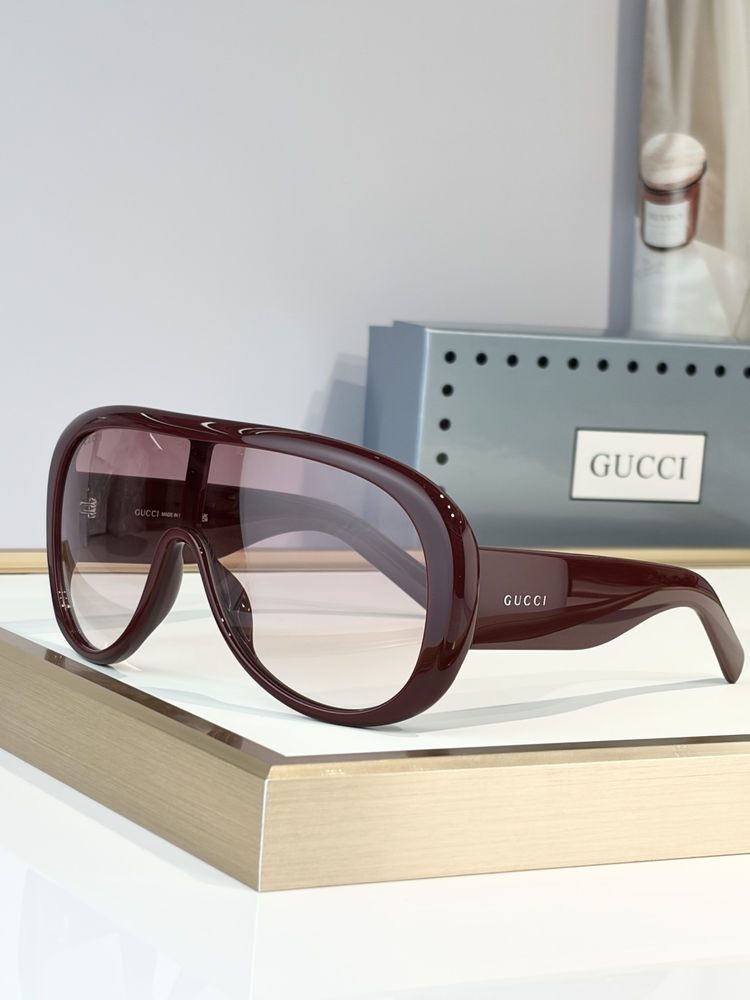 Gucci Sunglasses GUS00021-3