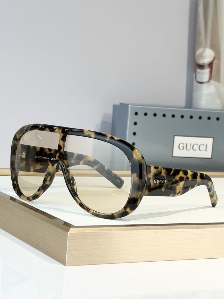 Gucci Sunglasses GUS00021-4