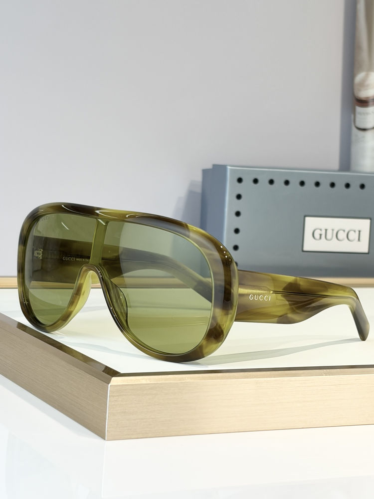 Gucci Sunglasses GUS00022-1