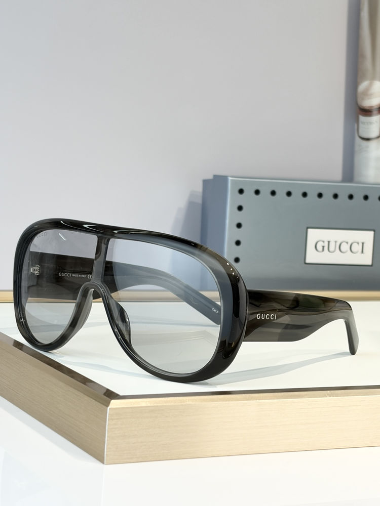 Gucci Sunglasses GUS00022-4