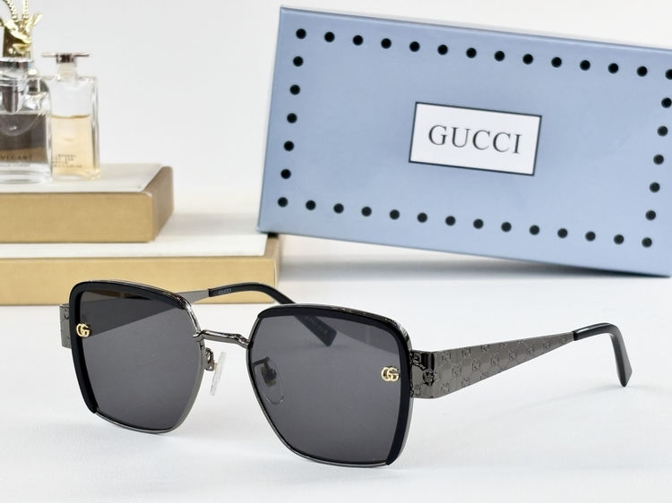 Gucci Sunglasses GUS00026-3