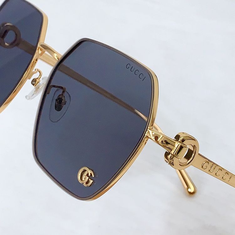 Gucci Sunglasses GUS00031-1