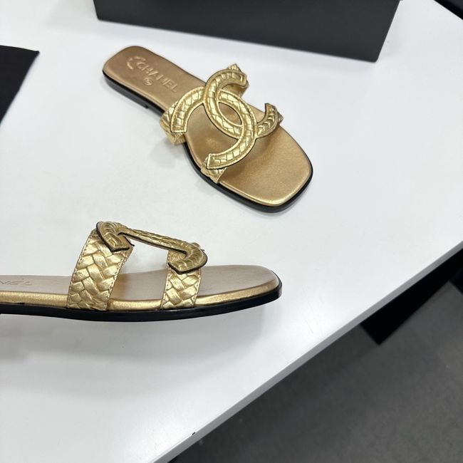 Chanel Slide 69010-6